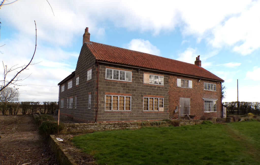 House in York, Ryther cum Ossendyke - More