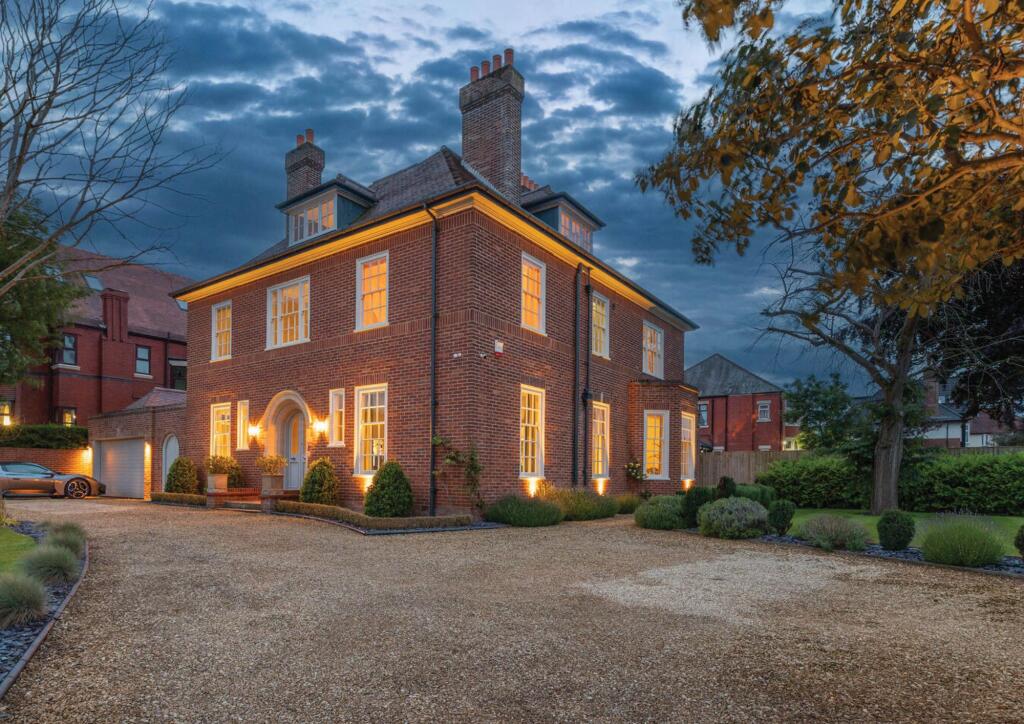 Main image of property: Westcliffe Road, Birkdale, PR8