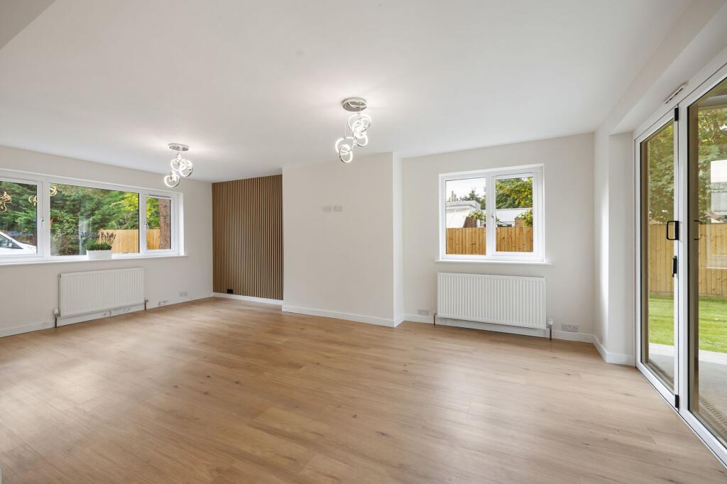 Stunning detached 5 bed, 4 bathroom home in the heart of Congresbury photo 3