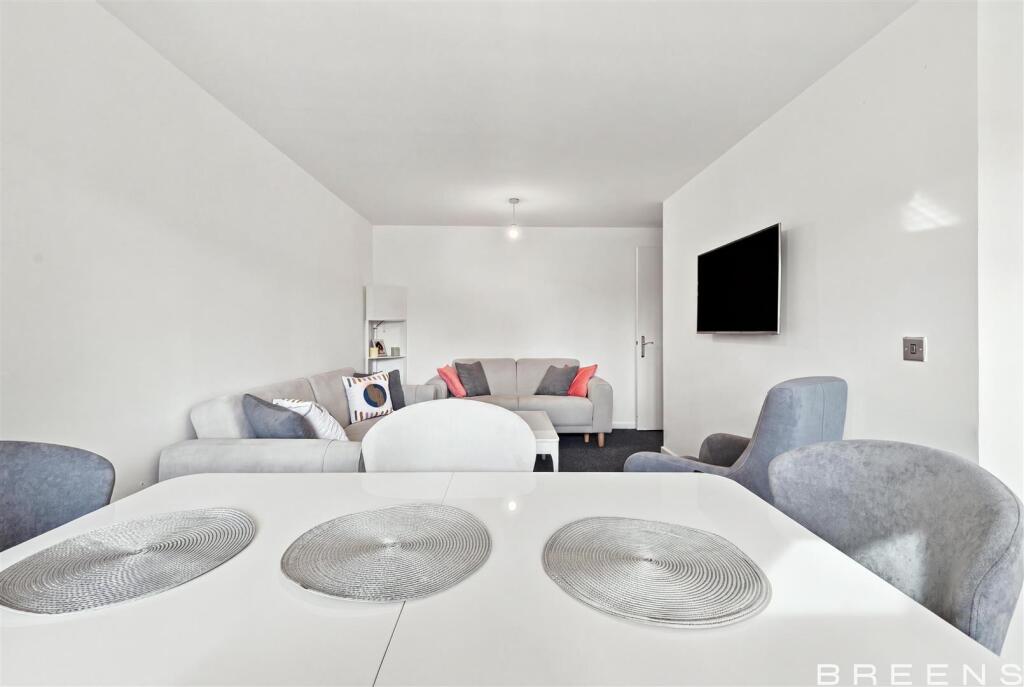 Apartment in Enfield - View 4