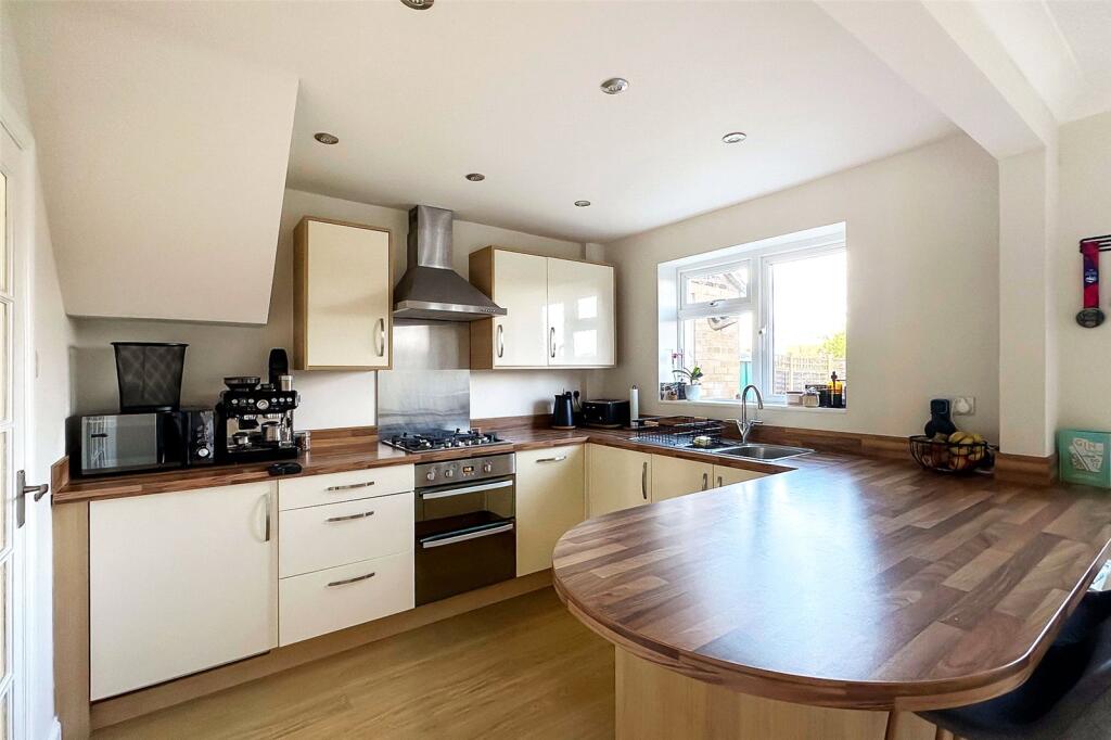 Munmere Way, Rustington, Littlehampton, West Sussex photo 3