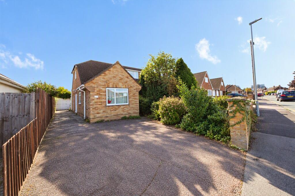 4-bed detached on Onslow Road, Luton, £350,000
