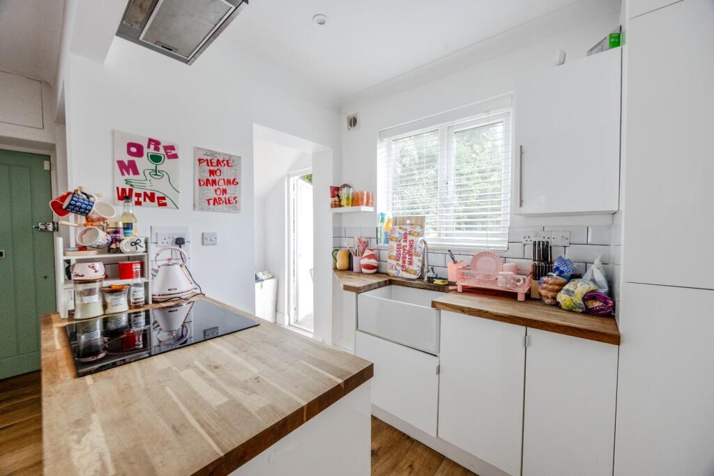Apartment in Southend-on-Sea - More