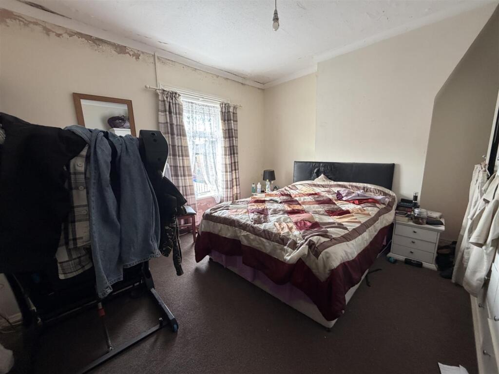 House in Tameside, Greater Manchester - More