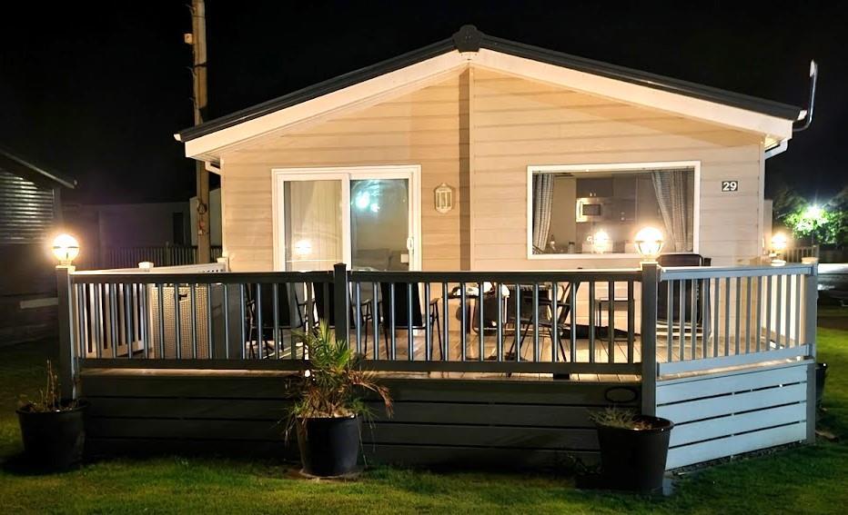 3-bed caravan on Hythe Road, Dymchurch, £50,000