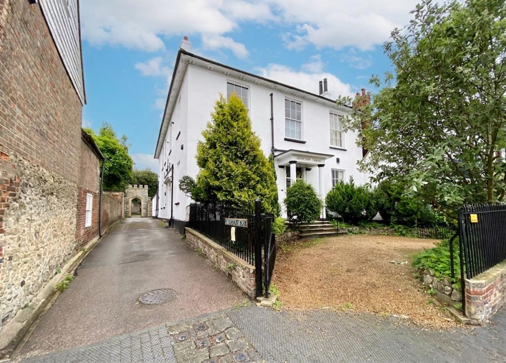 Main image of property: High Street, West Malling, ME19