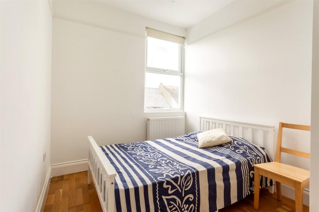 Apartment in Brighton - View 3