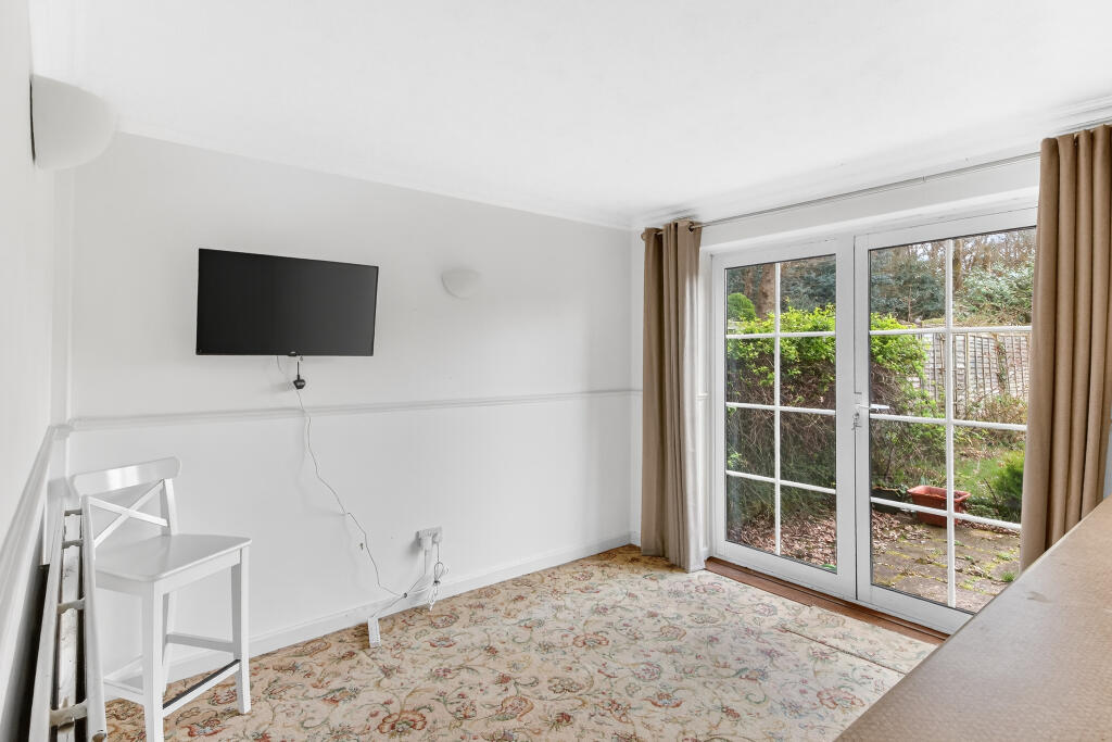 House in Wokingham, Emmbrook - View 5