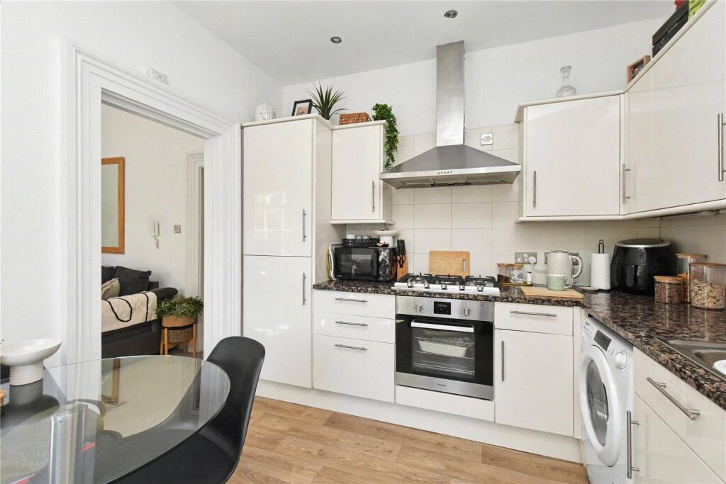 Apartment in Leeds, Headingley Hill, Headingley - View 4