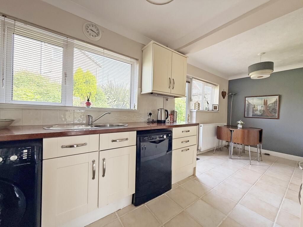 House in Cardiff, Llantwit Fardre - View 3