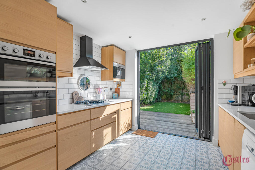 House in London, Ferme Park, Hornsey - View 3