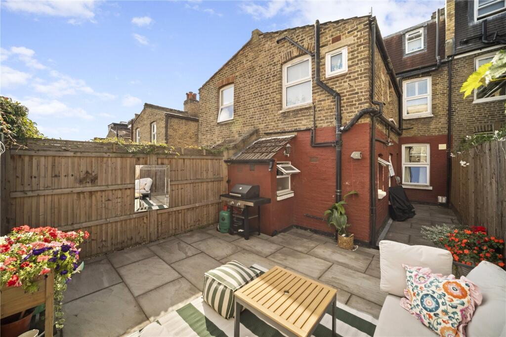 Apartment in London - More