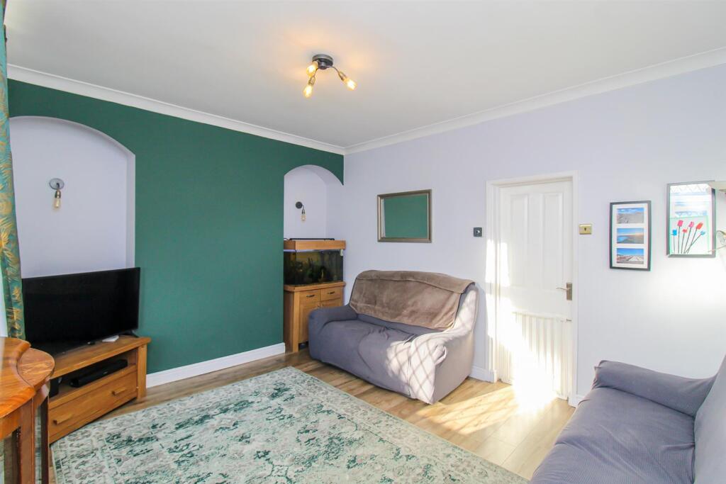 Denby Dale Road East, Durkar, Wakefield photo 4