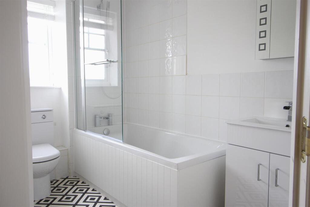 Apartment in Northampton, West Northamptonshire - View 4