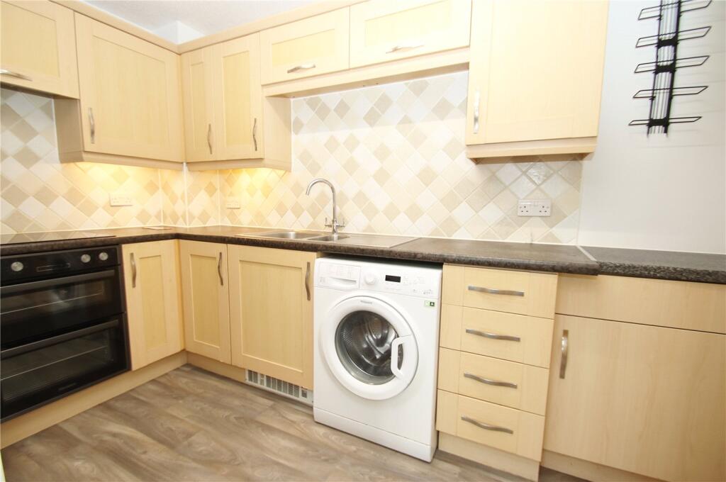 Apartment in Verwood, Dorset - View 3