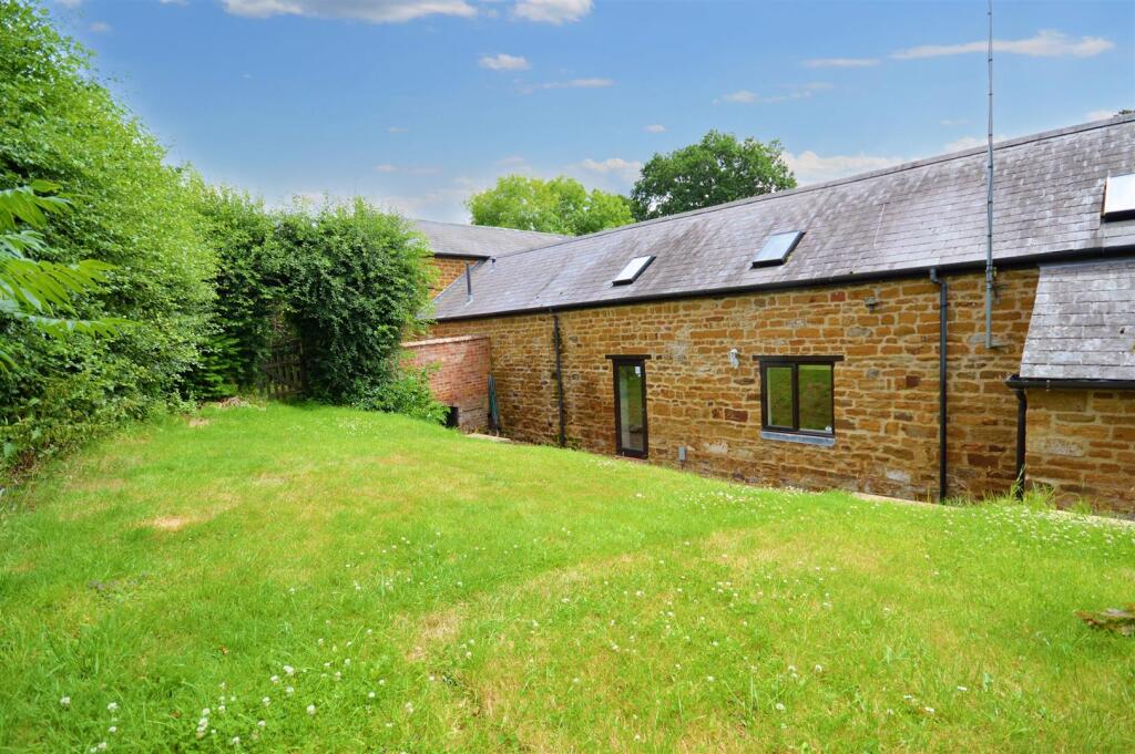 House in Lower Harlestone, West Northamptonshire - View 4
