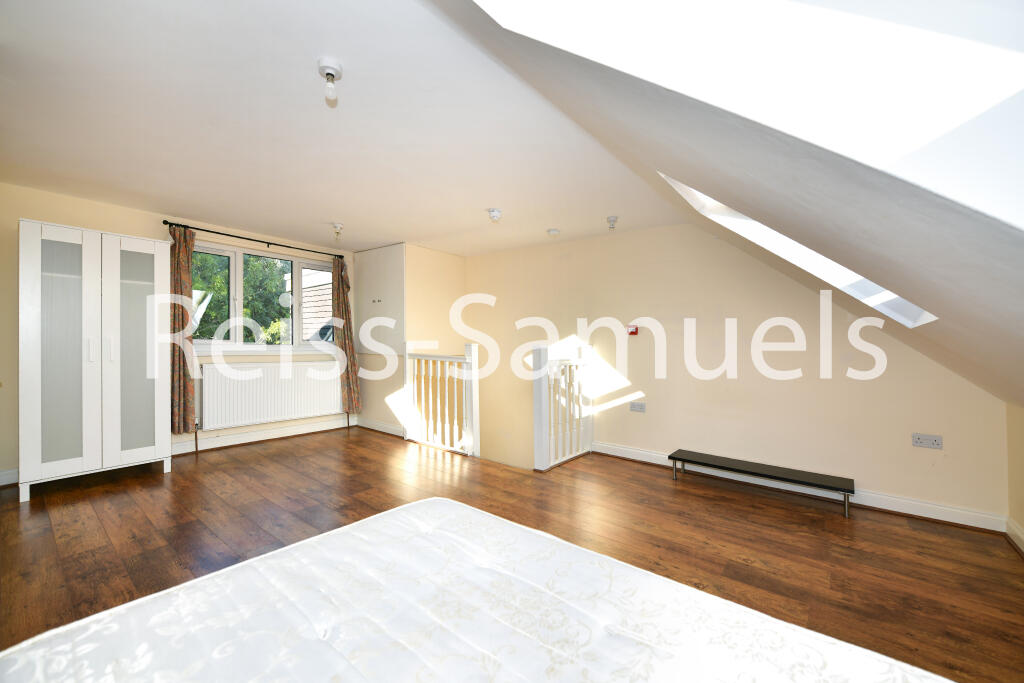 6 bedroom semi-detached house for rent