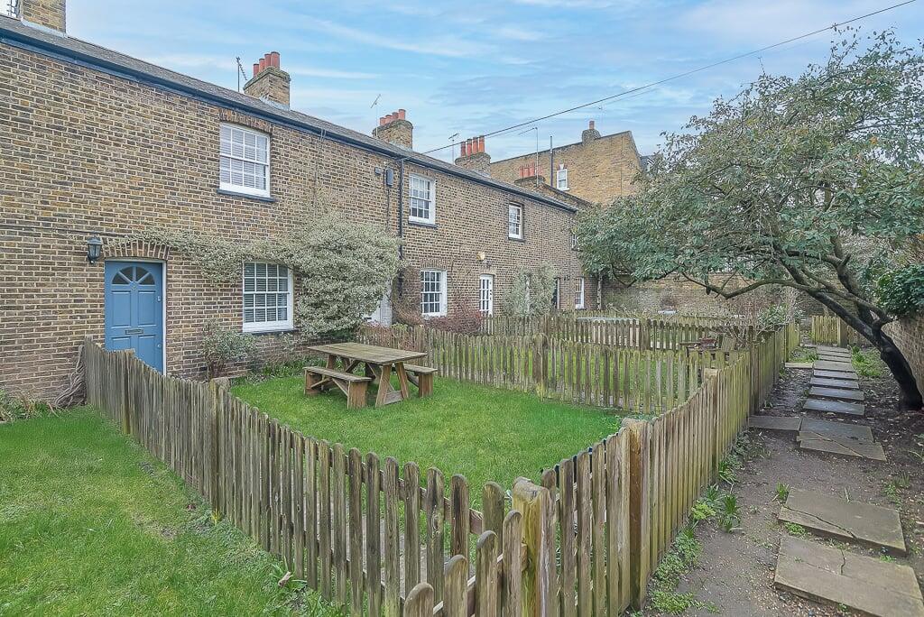 Main image of property: Castelnau Row