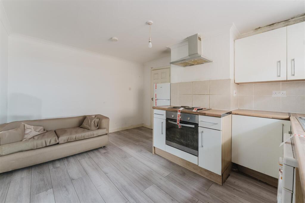 Apartment in Twickenham - View 2