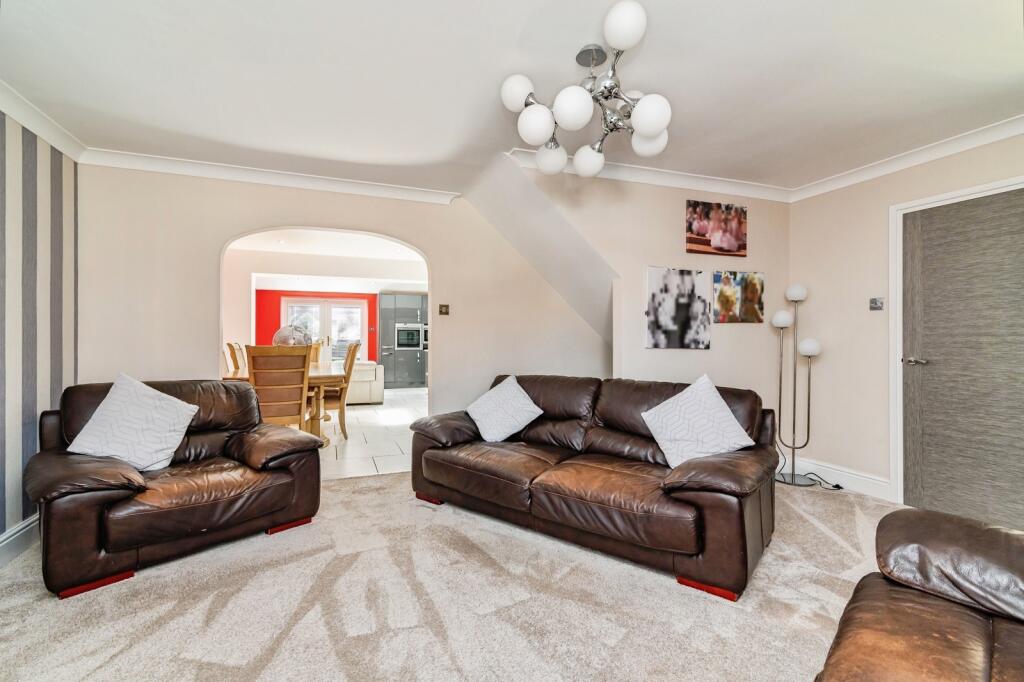 Newgate Close, Carlton, Nottingham, Nottinghamshire, NG4 - More