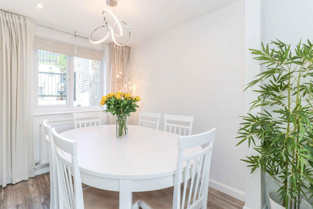 House in Hemel Hempstead - More