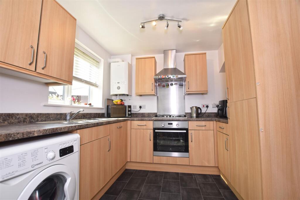 Kinross Avenue, Heywood photo 4