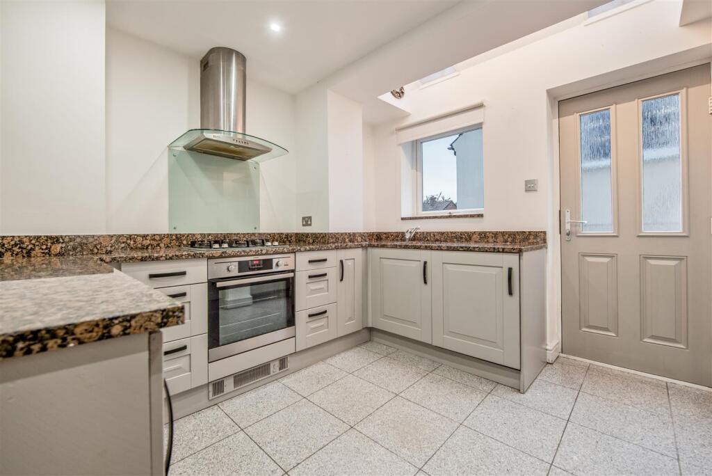 Woodway Drive, Horsforth, Leeds photo 3