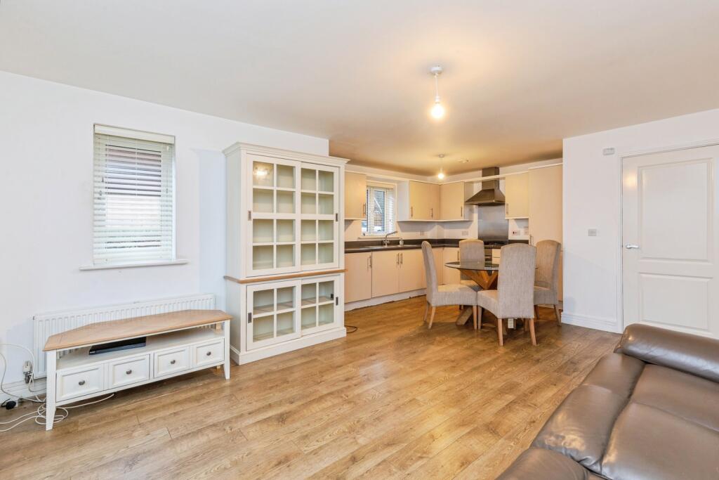 Gudgeon Crescent, ROCHESTER, Kent, ME3 photo 2
