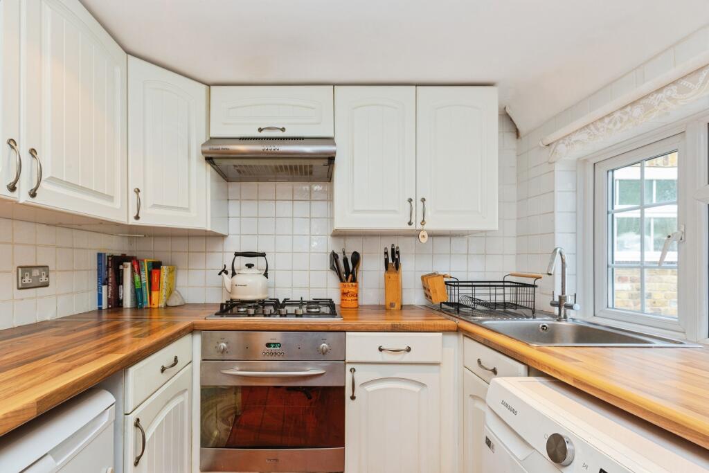 House in Hemel Hempstead, Wooburn - View 5