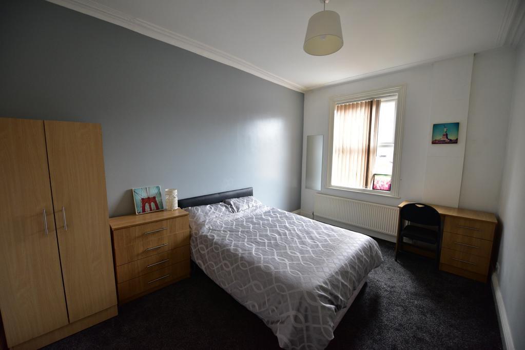 House in Leeds, West Yorkshire - View 2