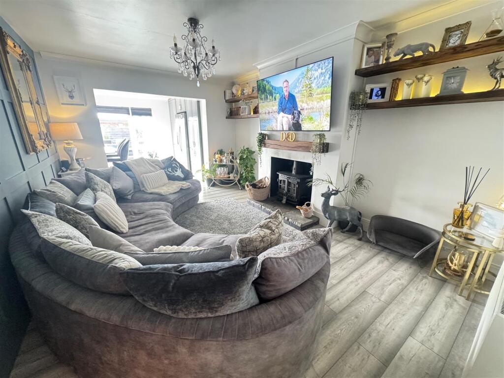 House in Southend-on-Sea - More