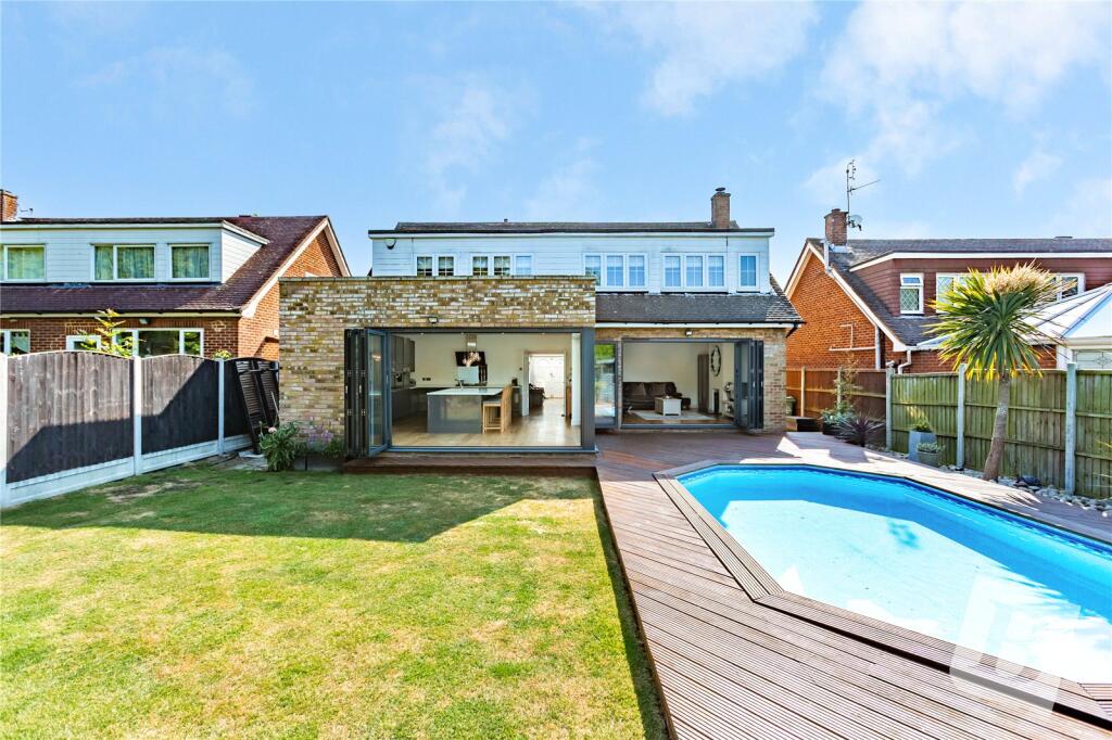 Ferndown, Emerson Park, RM11 photo 2