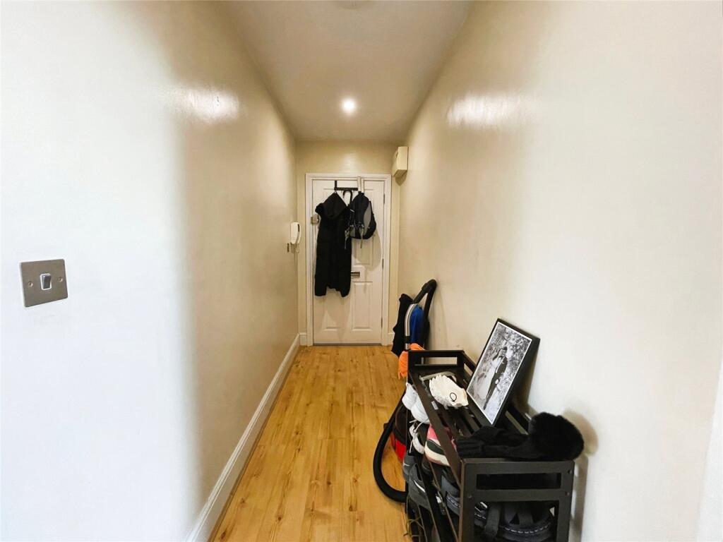 Apartment in Warwick, Milverton, Royal Leamington Spa - View 2