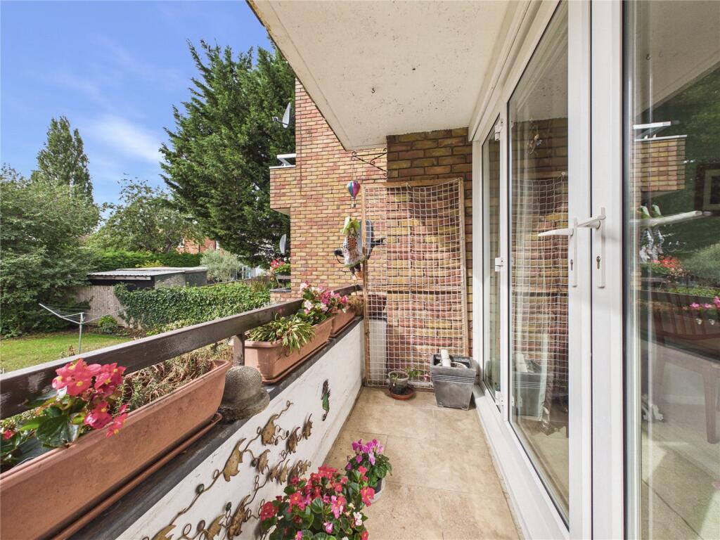 Apartment in Worcester - More