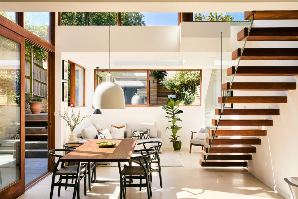 Main image of property: Stile Hall Gardens, Chiswick, W4