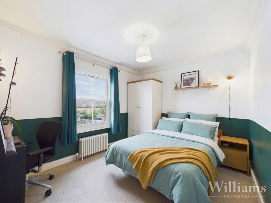 House in Hemel Hempstead - More