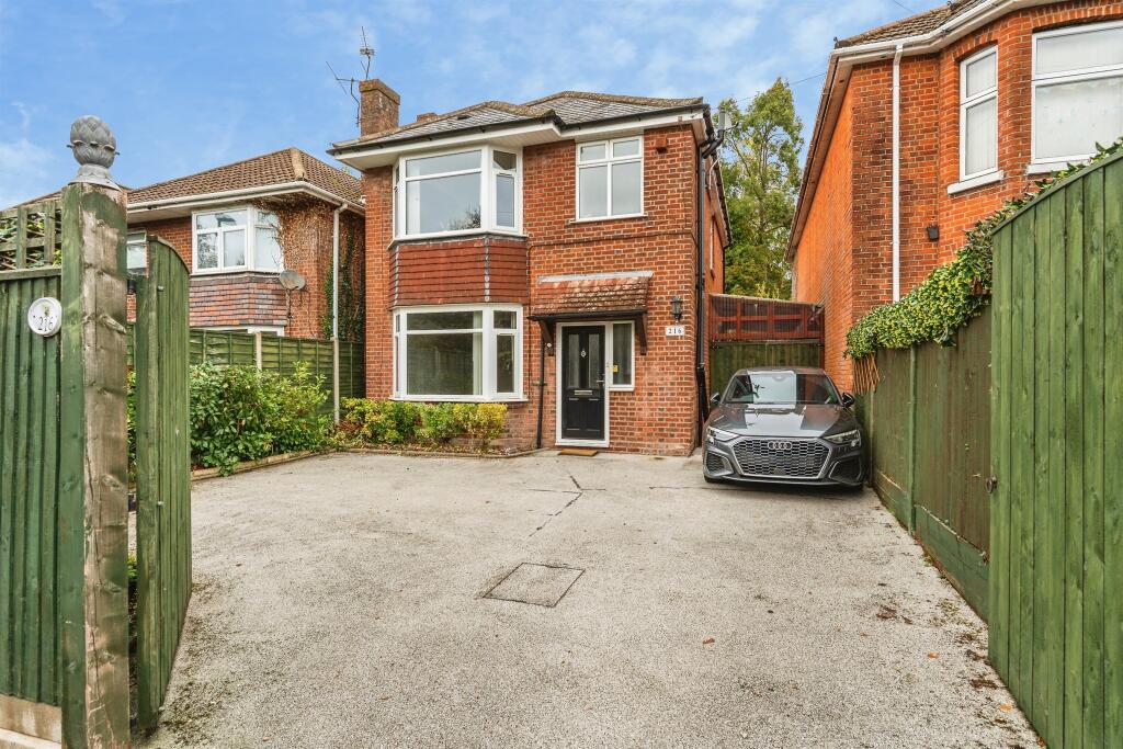 3-bed detached on Tremona Road, Southampton, £425,000
