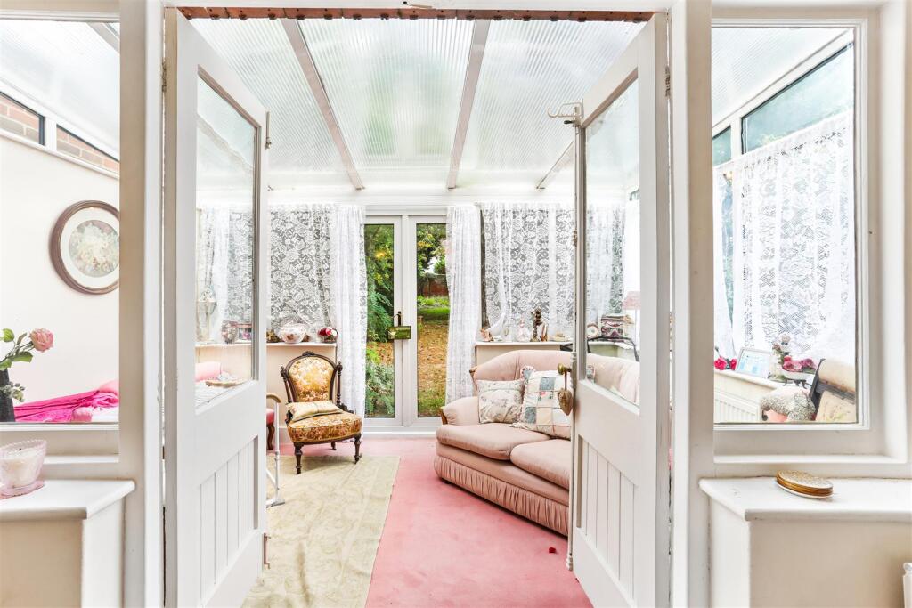 House in Sutton - View 5