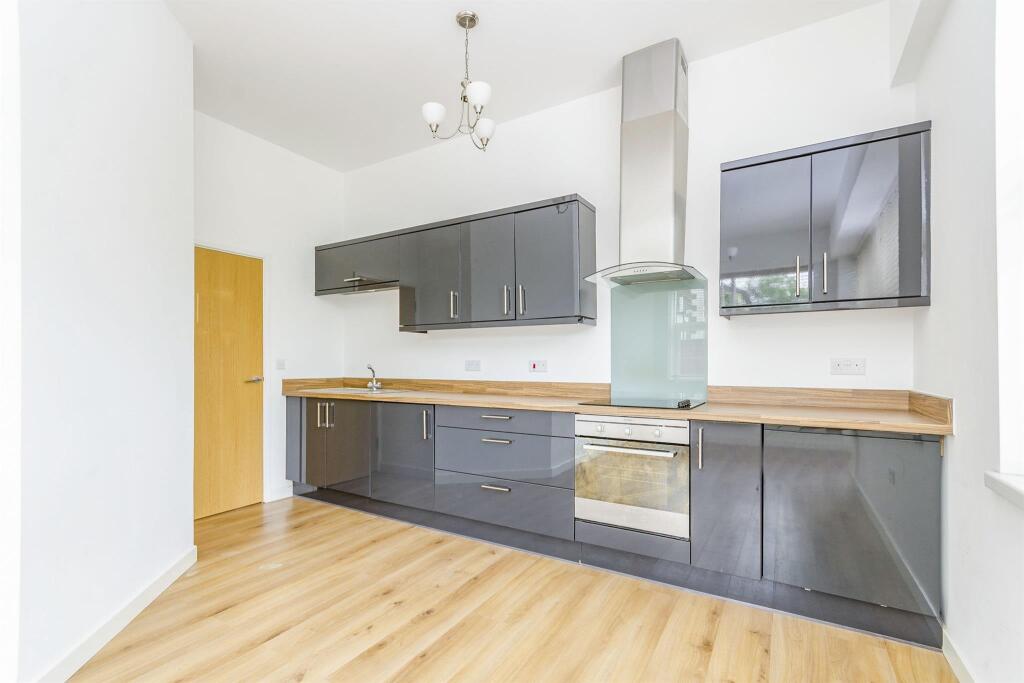Apartment in Southampton - View 4