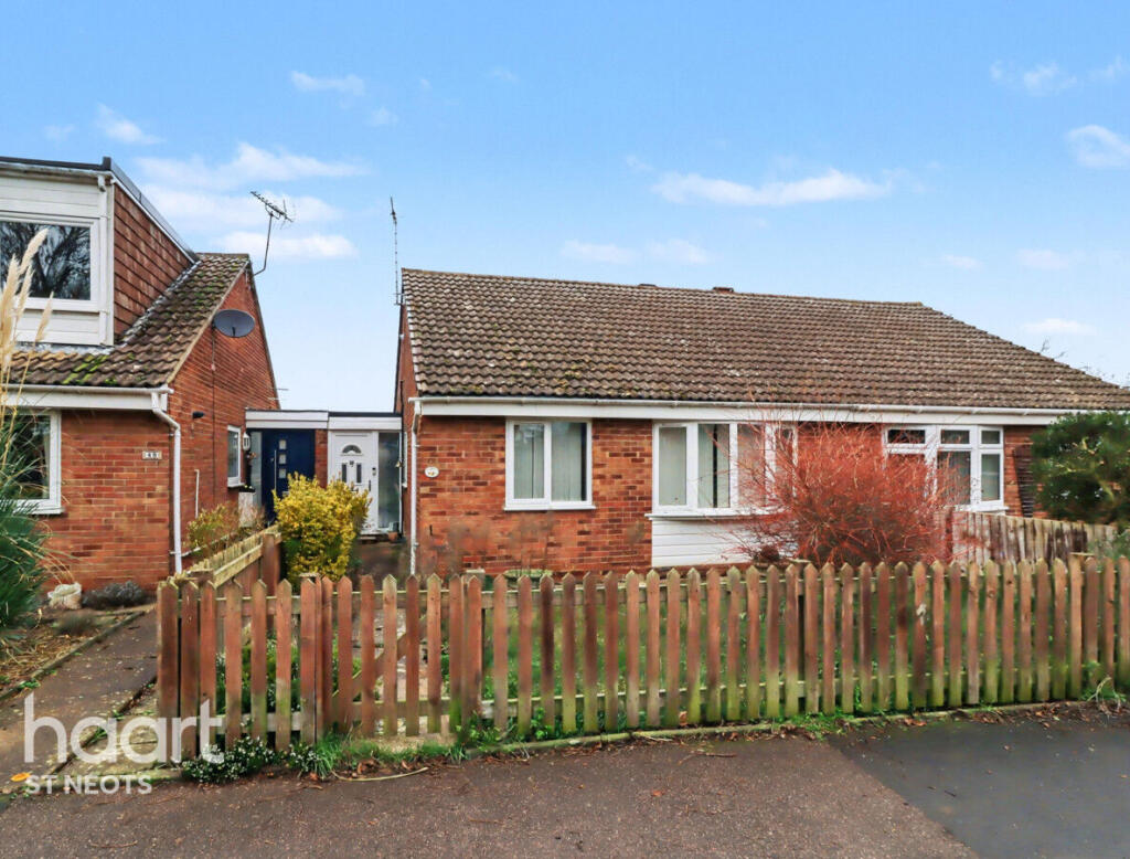 2-bed house on Beeson Close, Little Paxton, £310,000