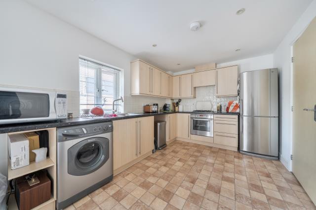 Warner Close, Basingstoke, Hampshire - View 5