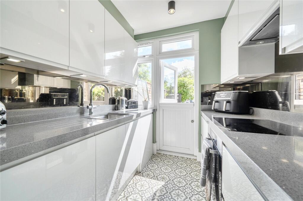 House in Enfield - View 4