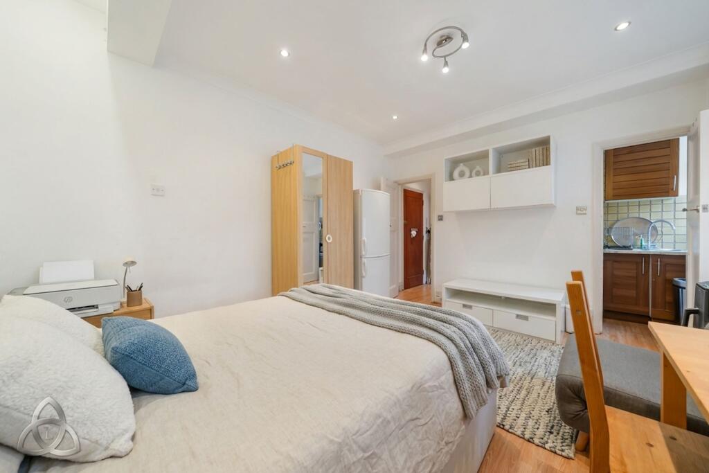 Studio flat for rent