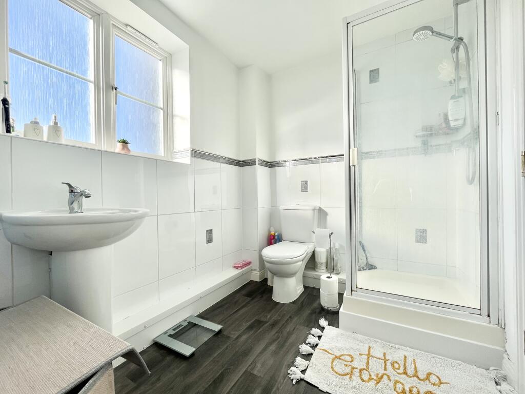 Additional image 14 of Hawks Rise, Yeovil, Somerset - Four Double Bedrooms