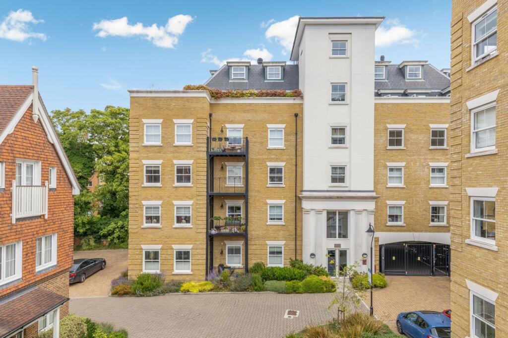 Main image of property: Sovereign Place, Sapphire House, TN4