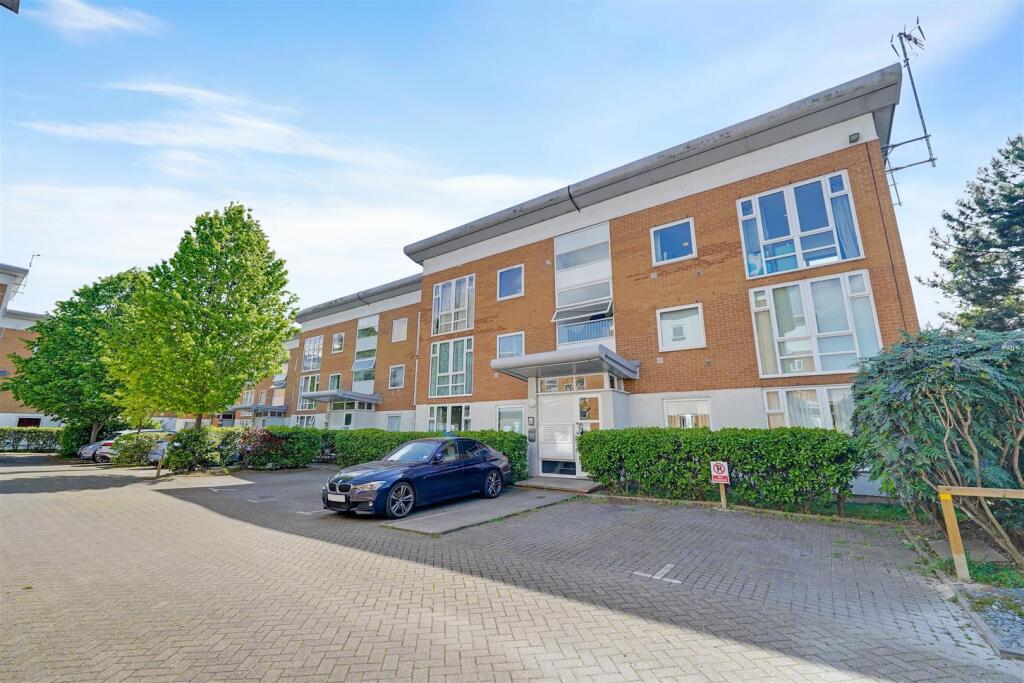 Apartment in London - More