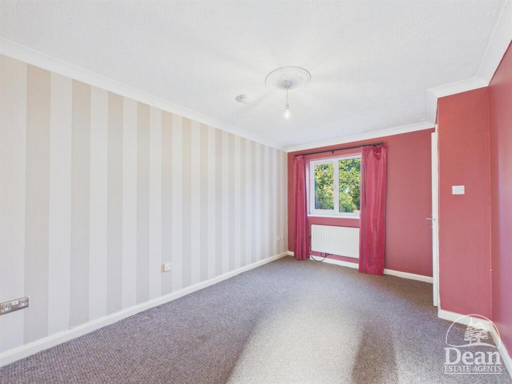 House in Gloucester - View 5