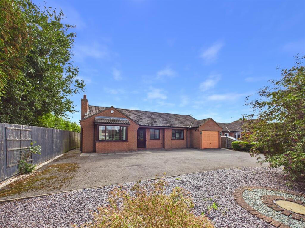 2-bed detached on Newbridge Lane, Covenham St. Mary, Louth, £375,000
