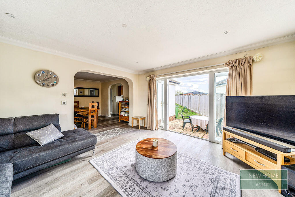 Manor Grove, Fifield, Maidenhead, SL6 2PQ photo 2