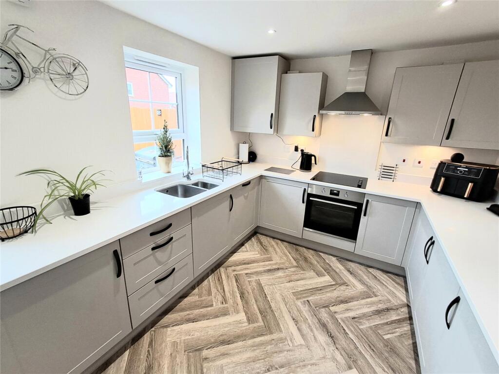 Dawes Way, Hednesford, Cannock, WS12 photo 4